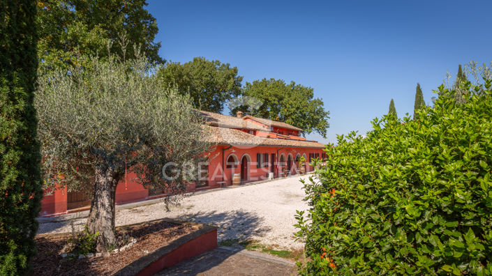 Image No.18-14 Bed Farmhouse for sale