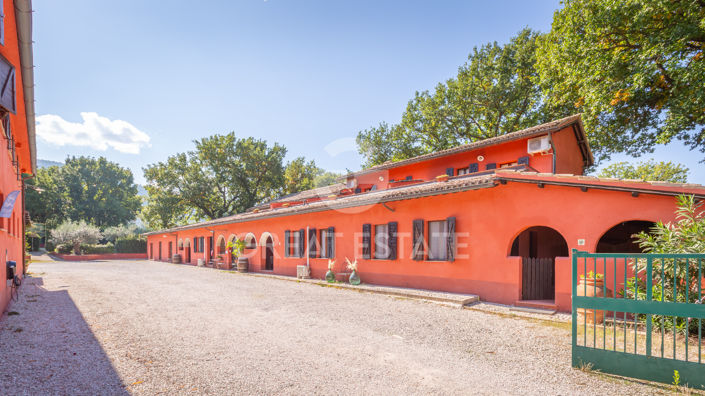 Image No.19-14 Bed Farmhouse for sale