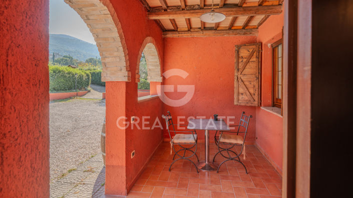 Image No.22-14 Bed Farmhouse for sale