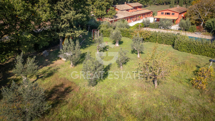 Image No.25-14 Bed Farmhouse for sale