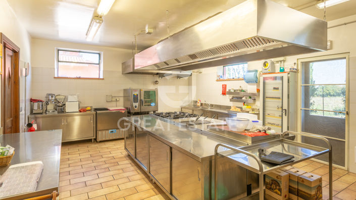 Image No.30-14 Bed Farmhouse for sale