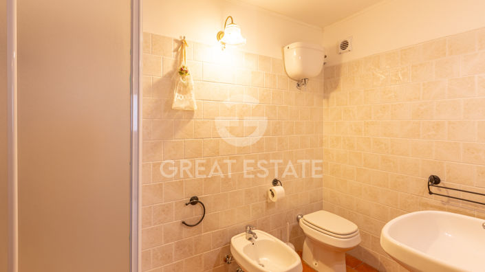 Image No.34-14 Bed Farmhouse for sale