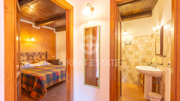 Image No.39-14 Bed Farmhouse for sale