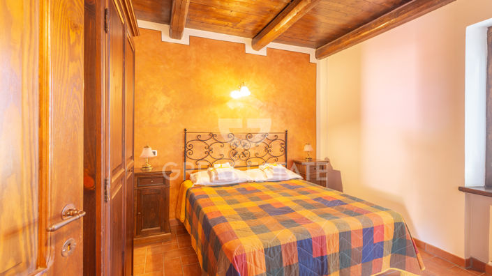 Image No.40-14 Bed Farmhouse for sale