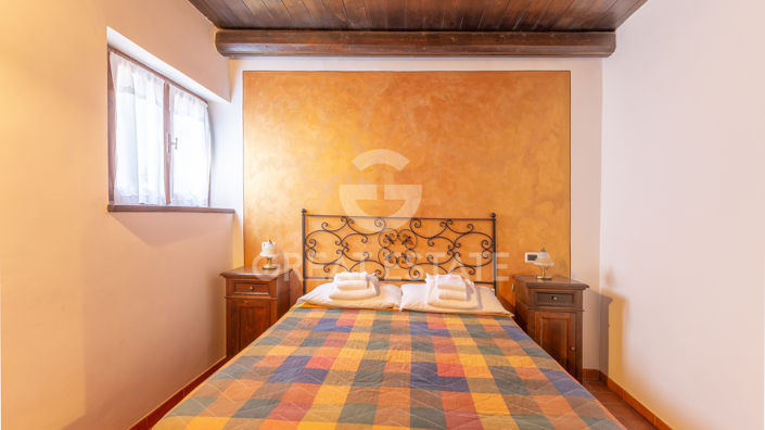 Image No.42-14 Bed Farmhouse for sale