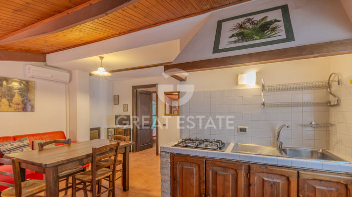 Image No.44-14 Bed Farmhouse for sale