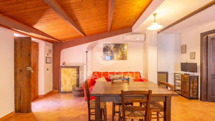 Image No.45-14 Bed Farmhouse for sale