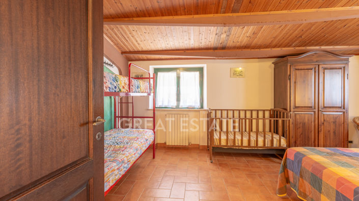 Image No.46-14 Bed Farmhouse for sale