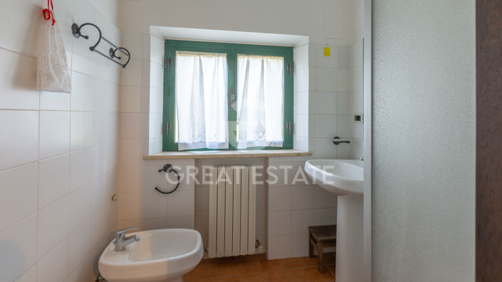 Image No.49-14 Bed Farmhouse for sale