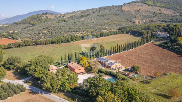 Image No.9-14 Bed Farmhouse for sale