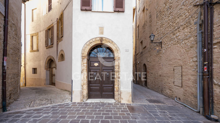 Image No.11-2 Bed Property for sale