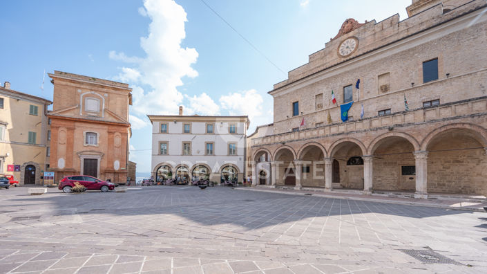 Image No.13-2 Bed Property for sale