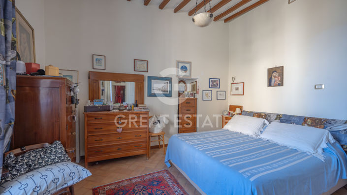 Image No.27-2 Bed Property for sale