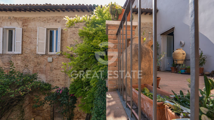 Image No.8-2 Bed Property for sale