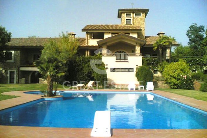 Image No.8-6 Bed Villa for sale