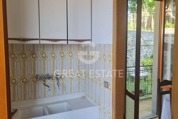 Image No.10-2 Bed Property for sale