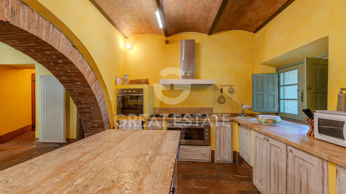 Image No.40-6 Bed Country House for sale