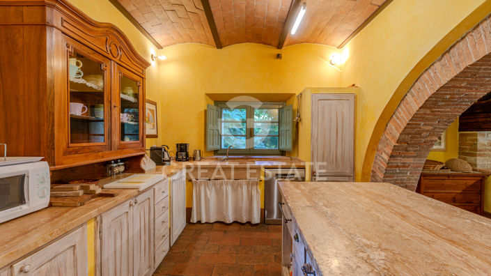 Image No.41-6 Bed Country House for sale