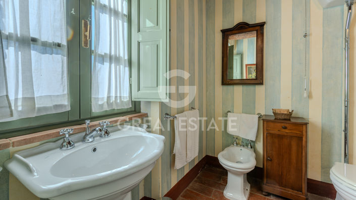 Image No.44-6 Bed Country House for sale