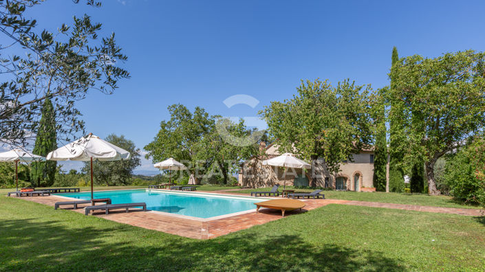 Image No.10-6 Bed Country House for sale