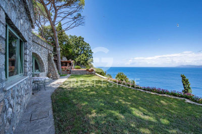 vendesi-villa-di-prestigio-in-toscana-grosset