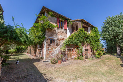 vendesi-rustico-casale-in-toscana-siena-chius