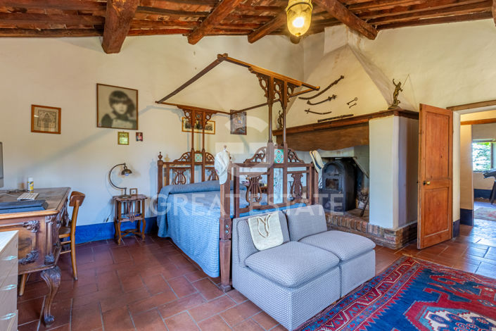 Image No.42-7 Bed Country House for sale