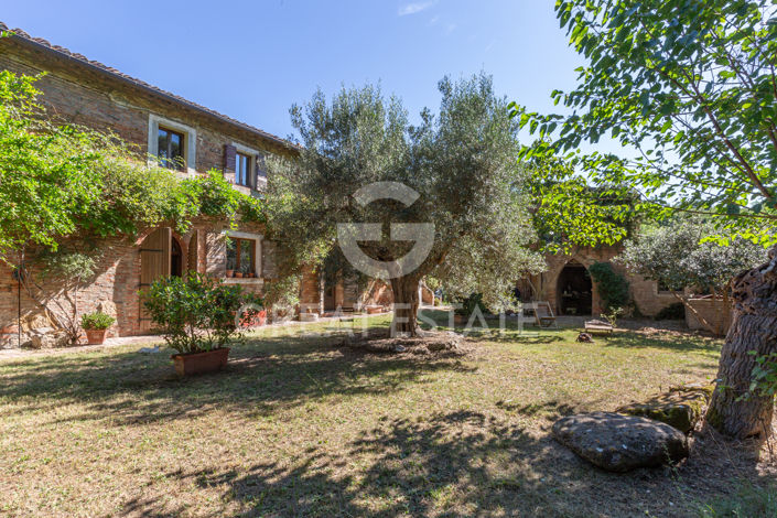 Image No.10-7 Bed Country House for sale