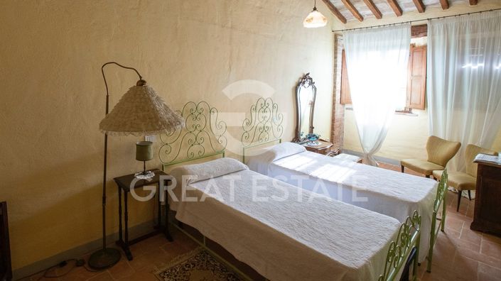 Image No.21-6 Bed Country House for sale