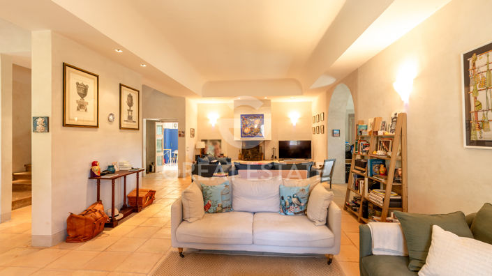 Image No.5-6 Bed Country House for sale