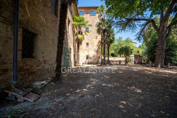 Image No.11-8 Bed Country House for sale