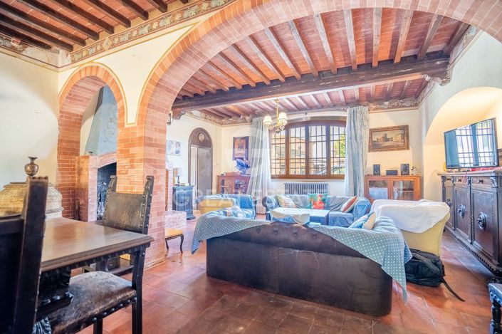 Image No.5-8 Bed Country House for sale