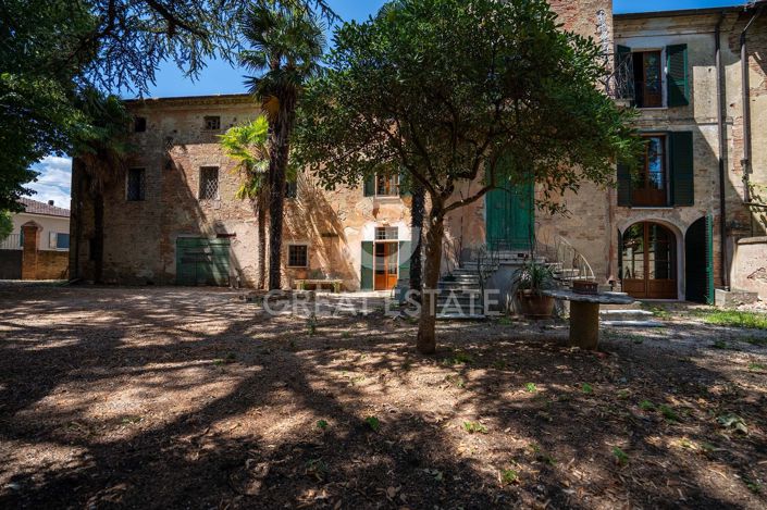 Image No.8-8 Bed Country House for sale