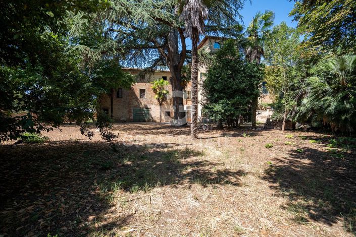 Image No.9-8 Bed Country House for sale