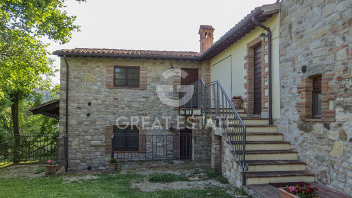 Image No.11-13 Bed Farmhouse for sale