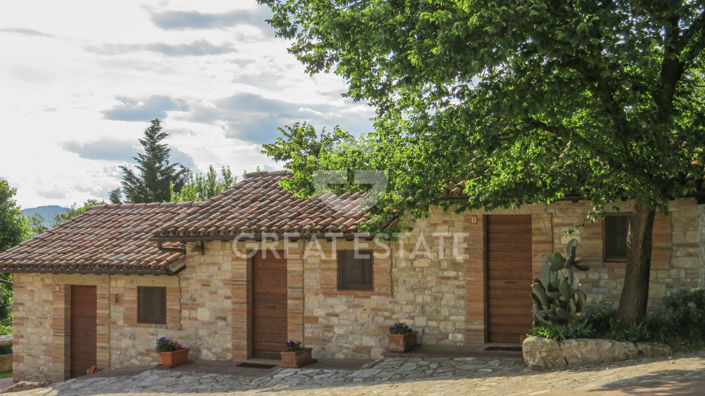 Image No.12-13 Bed Farmhouse for sale