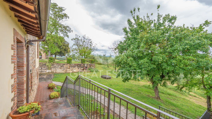 Image No.16-13 Bed Farmhouse for sale