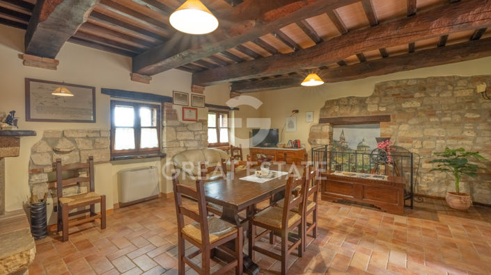 Image No.17-13 Bed Farmhouse for sale