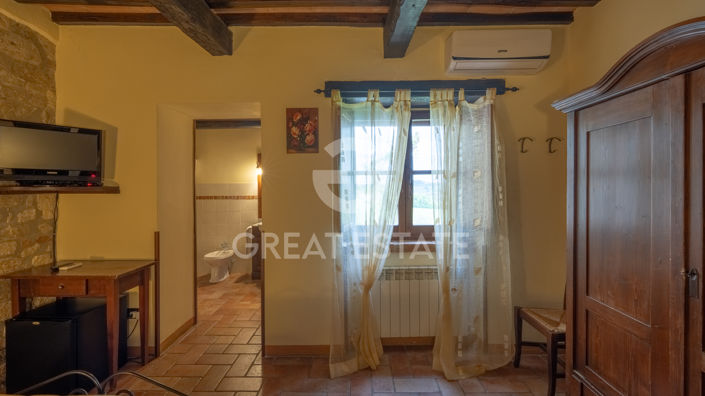 Image No.19-13 Bed Farmhouse for sale