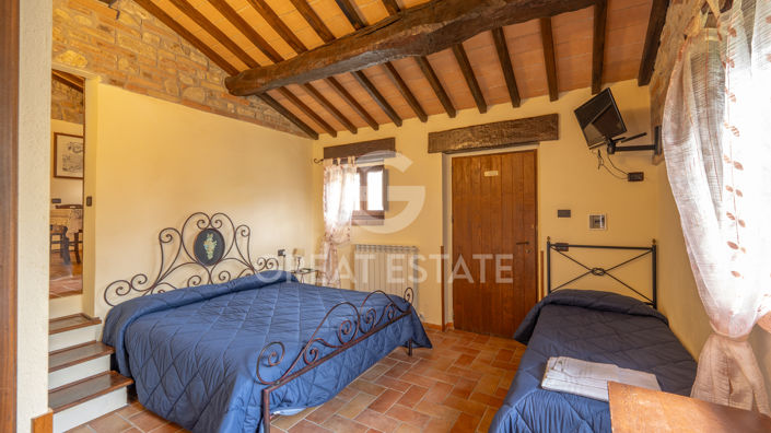 Image No.25-13 Bed Farmhouse for sale