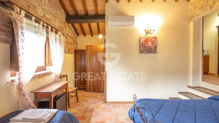 Image No.26-13 Bed Farmhouse for sale