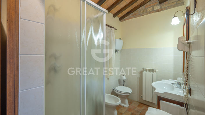 Image No.28-13 Bed Farmhouse for sale