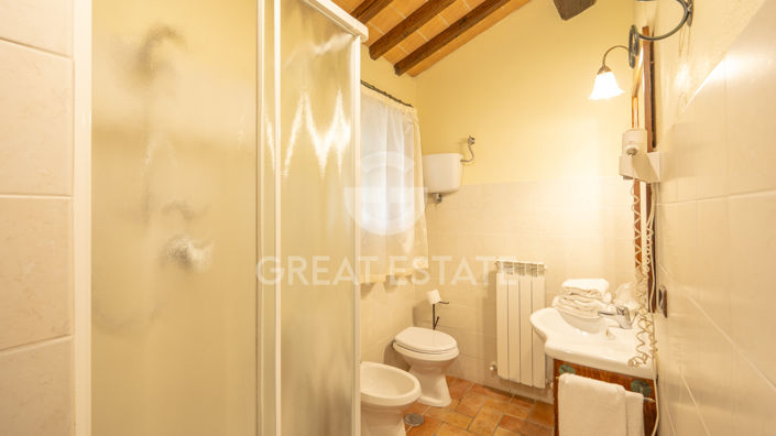 Image No.32-13 Bed Farmhouse for sale