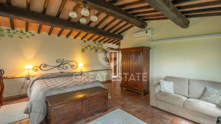 Image No.36-13 Bed Farmhouse for sale