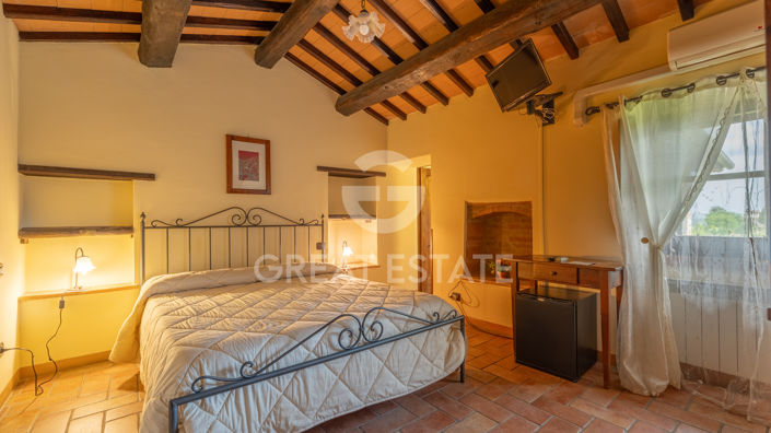 Image No.39-13 Bed Farmhouse for sale