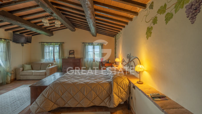 Image No.45-13 Bed Farmhouse for sale