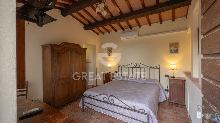 Image No.48-13 Bed Farmhouse for sale