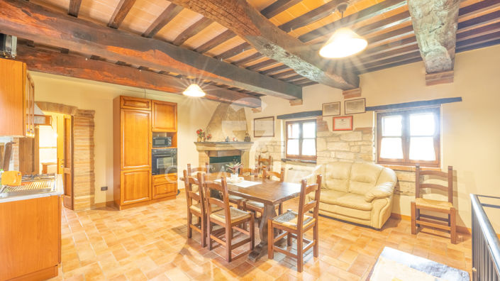 Image No.5-13 Bed Farmhouse for sale