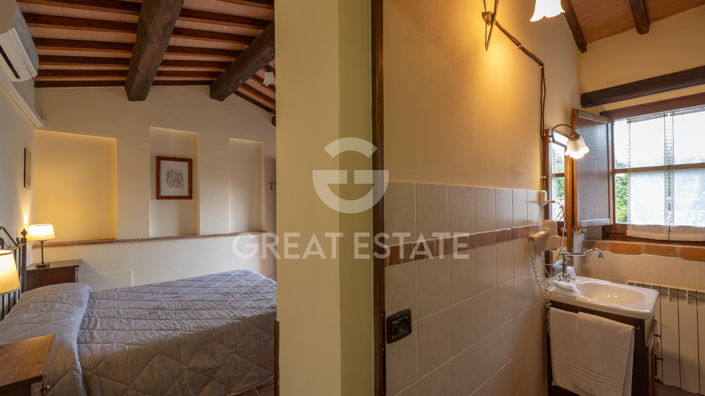 Image No.50-13 Bed Farmhouse for sale