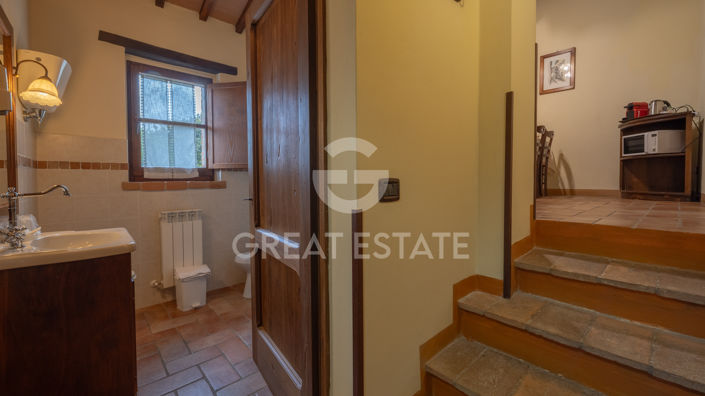 Image No.51-13 Bed Farmhouse for sale